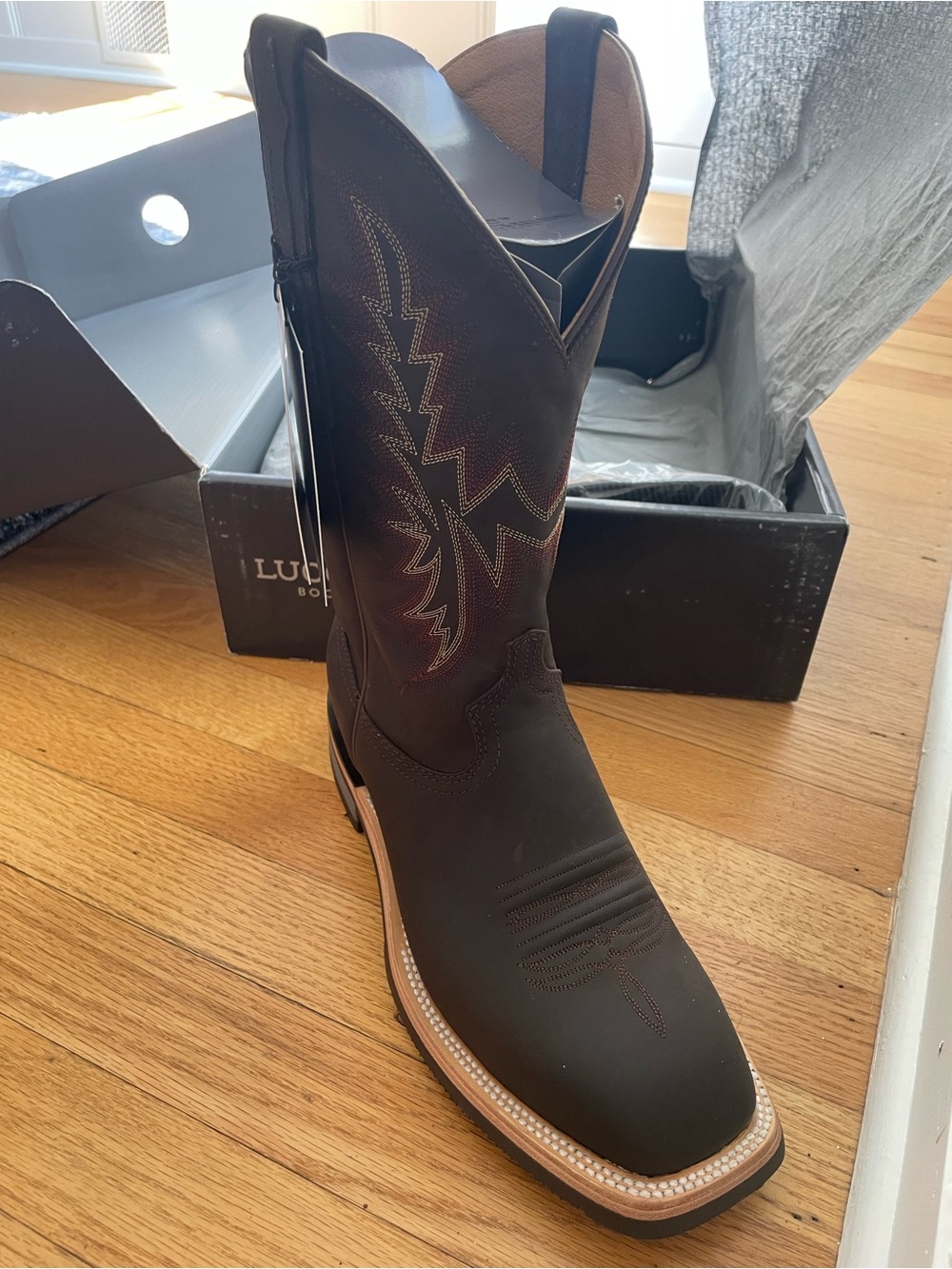 NEW IN BOX Lucchese Men's Brown Leather Cowboy Boots - Picture 3 of 5